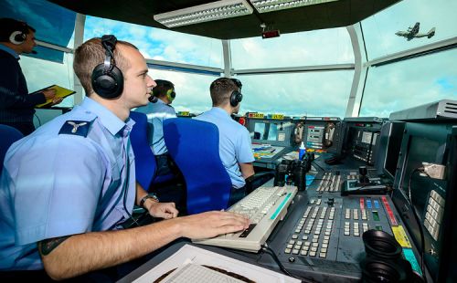 Авиадиспетчеры зарабатывают больше всех