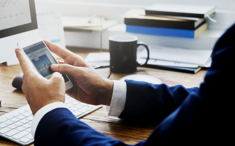 Интересное за неделю: изменения для UCITS, телефон вместо POS-терминала