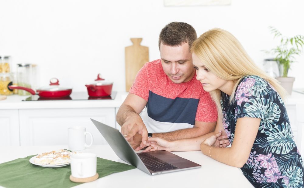 Меняем статус Spouse Visitor на Spouse Employee