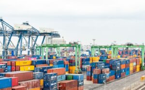 Страна покупает больше