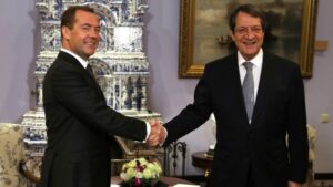 Премьер-министр России доволен сотрудничеством с Кипром