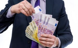 Кто берет кредиты в кипрских банках?