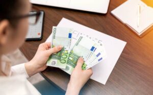Сколько зарабатывают на Кипре: анализ зарплат