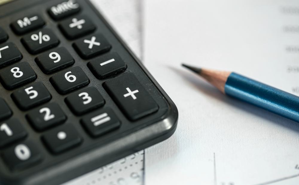 Нужно ли подавать декларацию, если работодатель уже удержал налог?